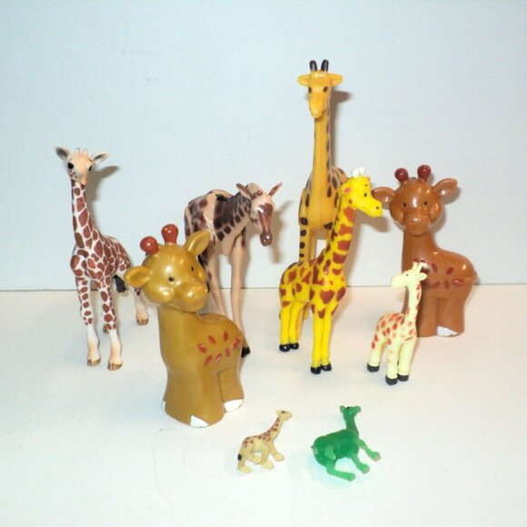 Lot of 9 Giraffes, 1 Schleich 2015 & 8 others Toys Zoo Wild Animals Collectibles - Picture 1 of 4